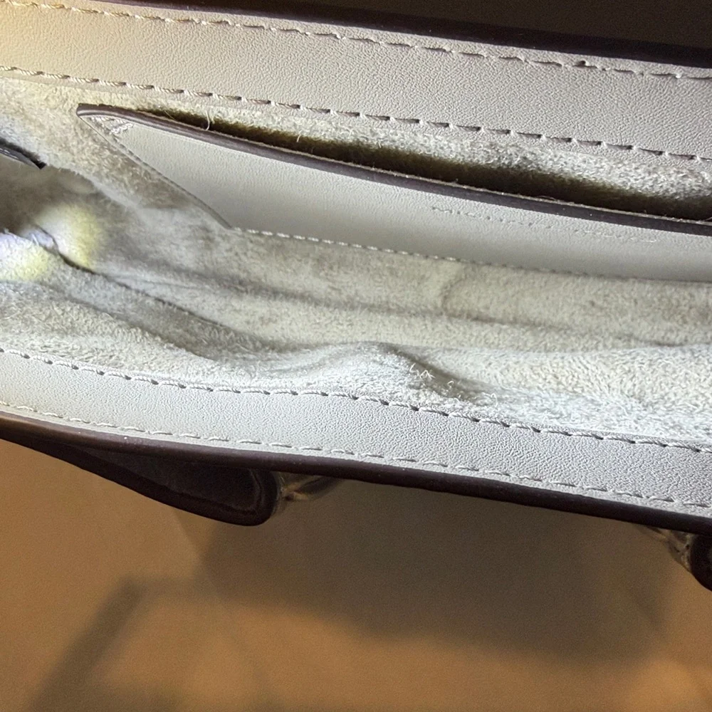 Micheal Kors Colby Silver Leather Shoulder Bag - Picture 6 of 9